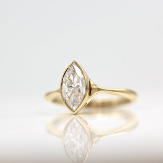 Vintage-inspired round moissanite engagement rings with side stones